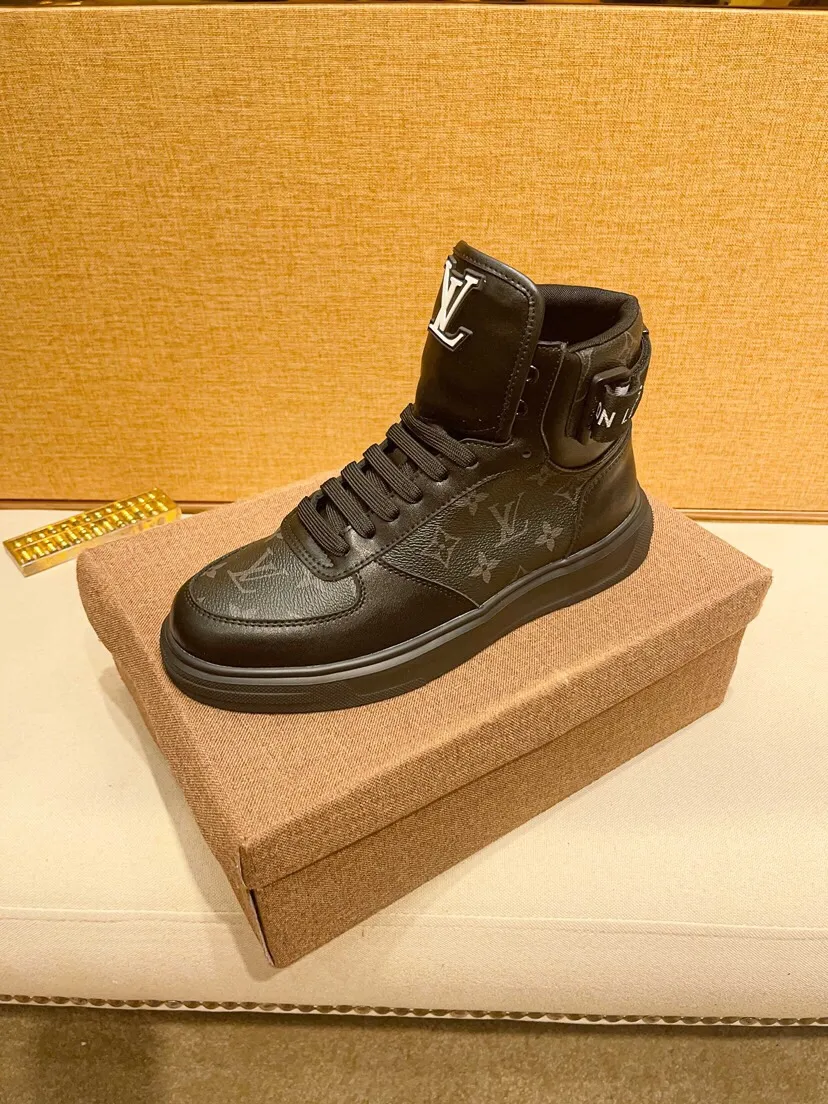 Factory price 440 [LV] Louis Vuitton's latest high-top casual Korean-style men's shoes, new autumn and winter design, perfect workmanship, creating cabinet quality, upper: cowhide material, leather lining; soft and comfortable, rubber outsole ultra-light, wear-resistant, simple, versatile fashion men's shoes, color optional, size 38--44